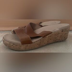 Crocs Womens A-Leigh Tan Leather Cork Slide Mini Wedge Slide Sandals Size 8